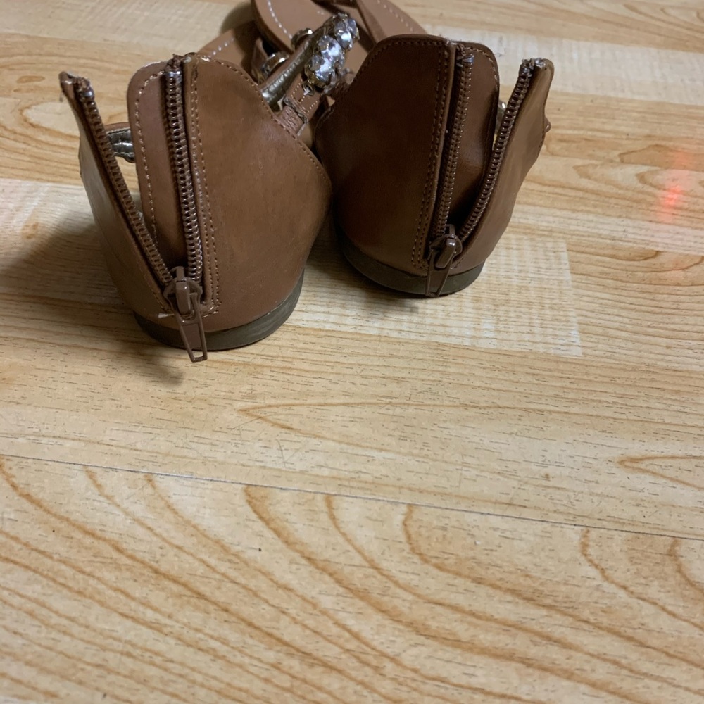 Nice Sandal , and only wears twice !